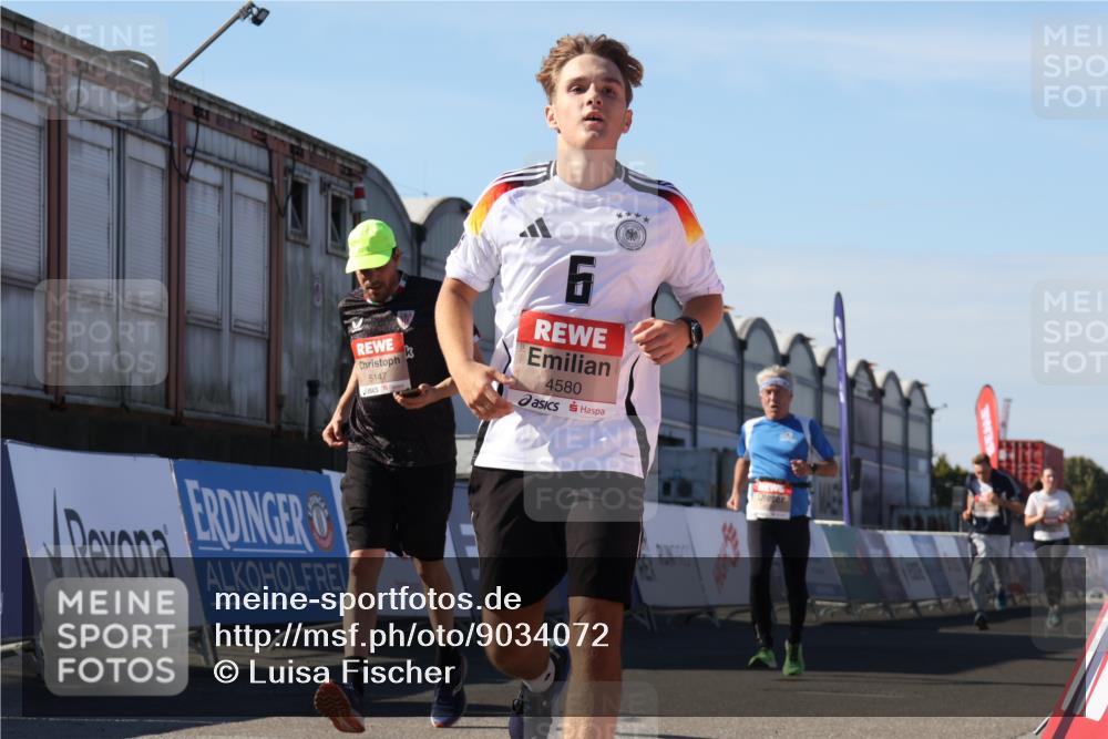 03.10.2025 - Köhlbrandbrückenlauf Luisa Fischer http://msf.ph/oto/9034072 03.10.2025 13:13:32 Ziel 4065, 4324, 4383, 4448, 4580, 4595, 5147, 5261, 5358 meine-sportfotos.de