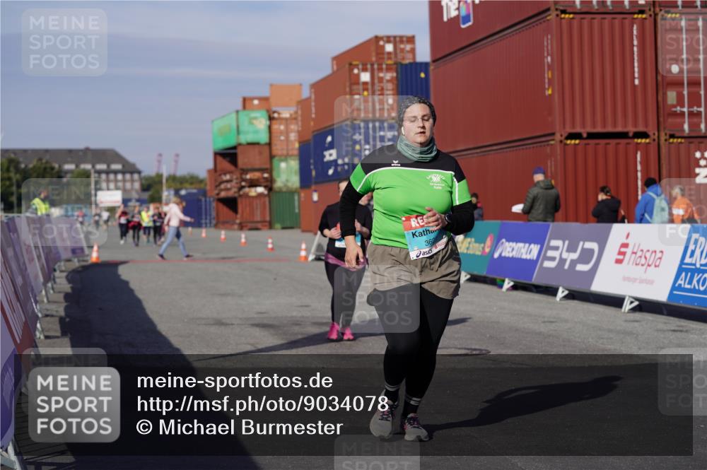 03.10.2025 - Köhlbrandbrückenlauf Michael Burmester http://msf.ph/oto/9034078 03.10.2025 10:42:52 Ziel 3131, 3283, 3623, 3649 meine-sportfotos.de