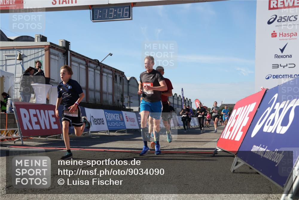 03.10.2025 - Köhlbrandbrückenlauf Luisa Fischer http://msf.ph/oto/9034090 03.10.2025 13:13:45 Ziel 4348, 4461, 4595, 4642, 5640, 5802, 5884, 5886, 5908, 6116, 6363, 6366, 6487, 6488 meine-sportfotos.de