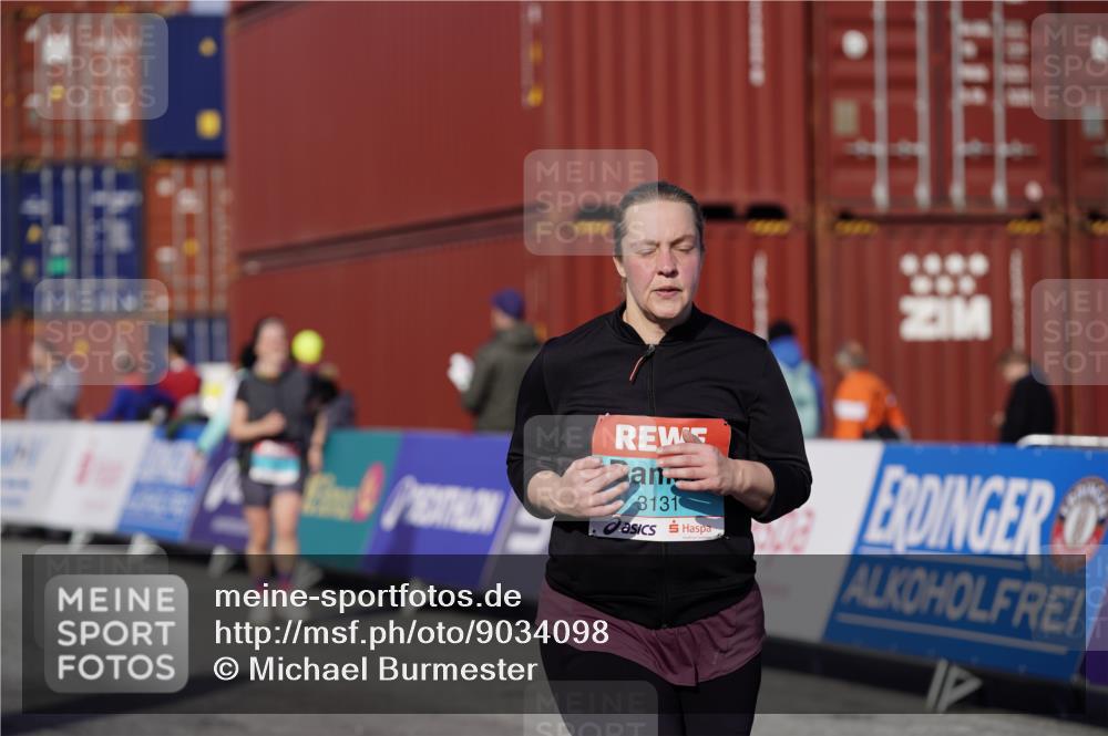 03.10.2025 - Köhlbrandbrückenlauf Michael Burmester http://msf.ph/oto/9034098 03.10.2025 10:42:55 Ziel 3131, 3623, 3649 meine-sportfotos.de