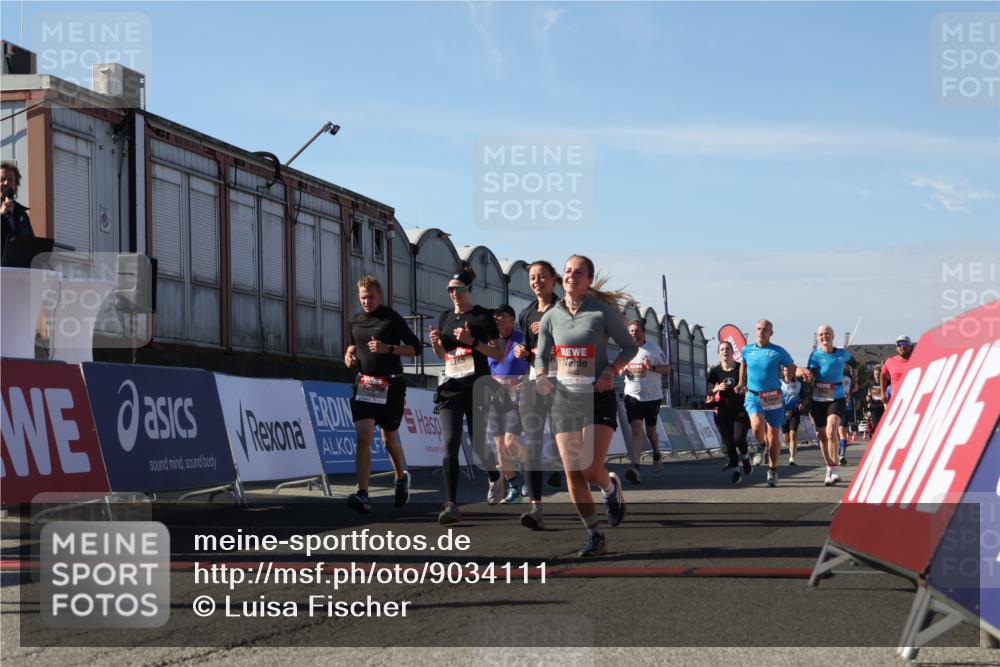 03.10.2025 - Köhlbrandbrückenlauf Luisa Fischer http://msf.ph/oto/9034111 03.10.2025 13:13:48 Ziel 4348, 4461, 4522, 4642, 5078, 5640, 5802, 5884, 5886, 5908, 6116, 6125, 6227, 6228, 6363, 6366, 6487, 6488, 6604 meine-sportfotos.de