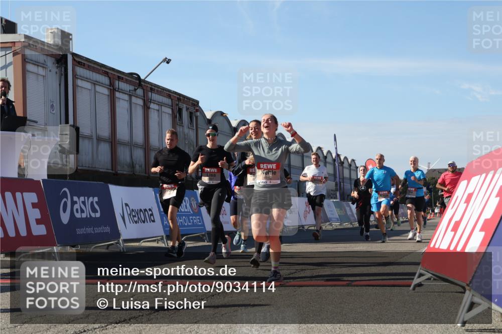 03.10.2025 - Köhlbrandbrückenlauf Luisa Fischer http://msf.ph/oto/9034114 03.10.2025 13:13:49 Ziel 4188, 4348, 4461, 4522, 4612, 4642, 5078, 5640, 5802, 5884, 5886, 5908, 6116, 6125, 6227, 6228, 6363, 6366, 6487, 6488, 6604 meine-sportfotos.de