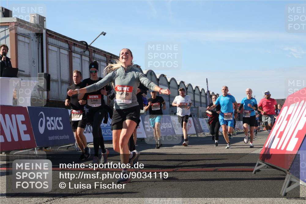 03.10.2025 - Köhlbrandbrückenlauf Luisa Fischer http://msf.ph/oto/9034119 03.10.2025 13:13:49 Ziel 4188, 4348, 4461, 4522, 4612, 4642, 5078, 5640, 5802, 5884, 5886, 5908, 6116, 6125, 6227, 6228, 6363, 6366, 6487, 6488, 6604 meine-sportfotos.de