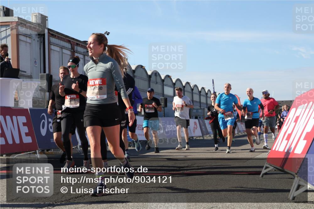 03.10.2025 - Köhlbrandbrückenlauf Luisa Fischer http://msf.ph/oto/9034121 03.10.2025 13:13:50 Ziel 4188, 4306, 4348, 4522, 4612, 4642, 5078, 5640, 5700, 5802, 5884, 5886, 5908, 6116, 6125, 6227, 6228, 6363, 6366, 6487, 6488, 6604 meine-sportfotos.de