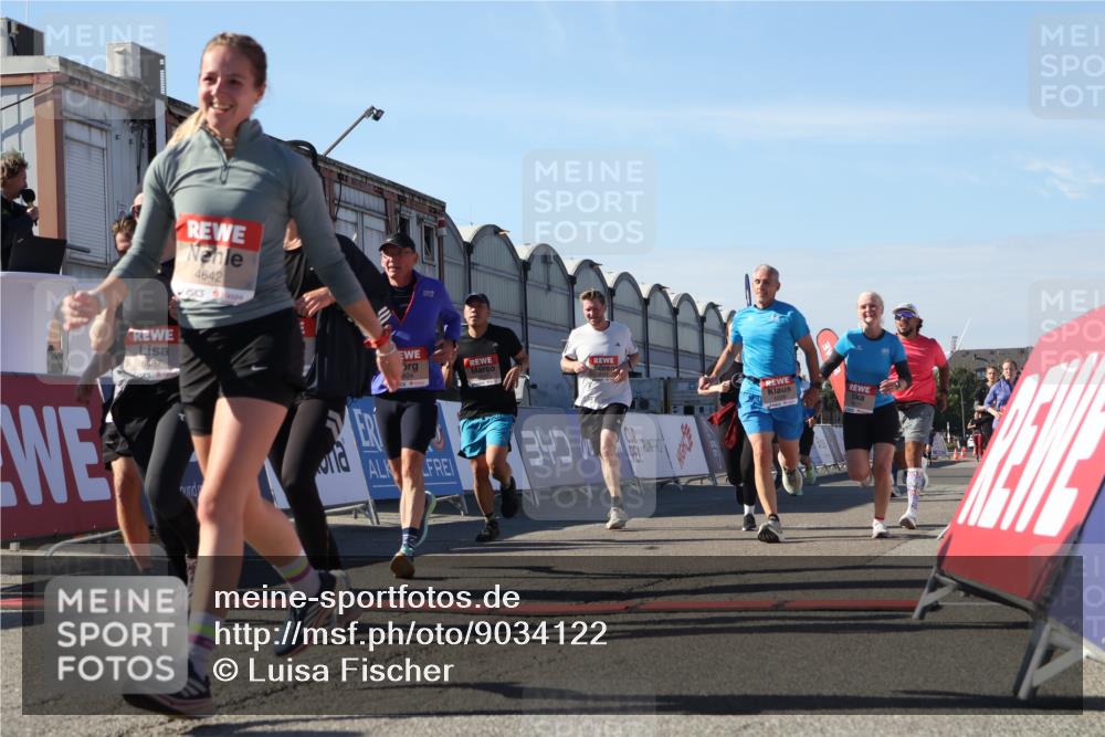 03.10.2025 - Köhlbrandbrückenlauf Luisa Fischer http://msf.ph/oto/9034122 03.10.2025 13:13:50 Ziel 4188, 4306, 4348, 4522, 4612, 4642, 5078, 5640, 5700, 5802, 5884, 5886, 5908, 6116, 6125, 6227, 6228, 6363, 6366, 6487, 6488, 6604 meine-sportfotos.de