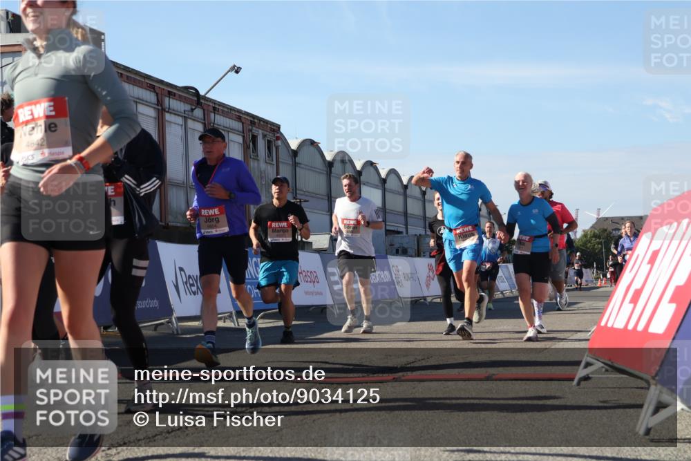 03.10.2025 - Köhlbrandbrückenlauf Luisa Fischer http://msf.ph/oto/9034125 03.10.2025 13:13:50 Ziel 4188, 4306, 4348, 4522, 4612, 4642, 5078, 5640, 5700, 5802, 5884, 5886, 5908, 6116, 6125, 6227, 6228, 6363, 6366, 6487, 6488, 6604 meine-sportfotos.de
