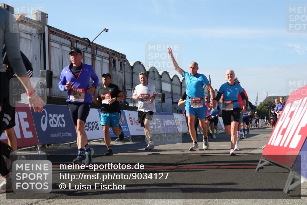 03.10.2025 - Köhlbrandbrückenlauf Luisa Fischer http://msf.ph/oto/9034127 03.10.2025 13:13:51 Ziel 4188, 4306, 4348, 4522, 4612, 4642, 4868, 5078, 5640, 5700, 5802, 5884, 5886, 6116, 6125, 6227, 6228, 6363, 6366, 6487, 6488, 6604 meine-sportfotos.de