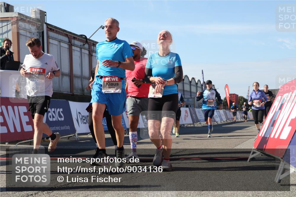 03.10.2025 - Köhlbrandbrückenlauf Luisa Fischer http://msf.ph/oto/9034136 03.10.2025 13:13:52 Ziel 4188, 4306, 4348, 4522, 4612, 4642, 4868, 5078, 5640, 5700, 5802, 5884, 5886, 6116, 6125, 6227, 6228, 6363, 6366, 6487, 6488, 6604, 6766 meine-sportfotos.de