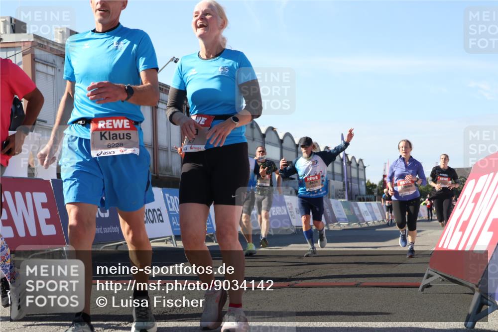 03.10.2025 - Köhlbrandbrückenlauf Luisa Fischer http://msf.ph/oto/9034142 03.10.2025 13:13:53 Ziel 4188, 4306, 4348, 4522, 4612, 4642, 4868, 5078, 5640, 5700, 5802, 5884, 5886, 6125, 6227, 6228, 6366, 6487, 6488, 6604, 6766 meine-sportfotos.de