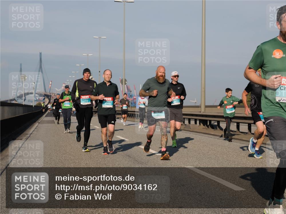 03.10.2025 - Köhlbrandbrückenlauf Fabian Wolf http://msf.ph/oto/9034162 03.10.2025 09:48:20 Position 3 3301, 1493, 1072 meine-sportfotos.de