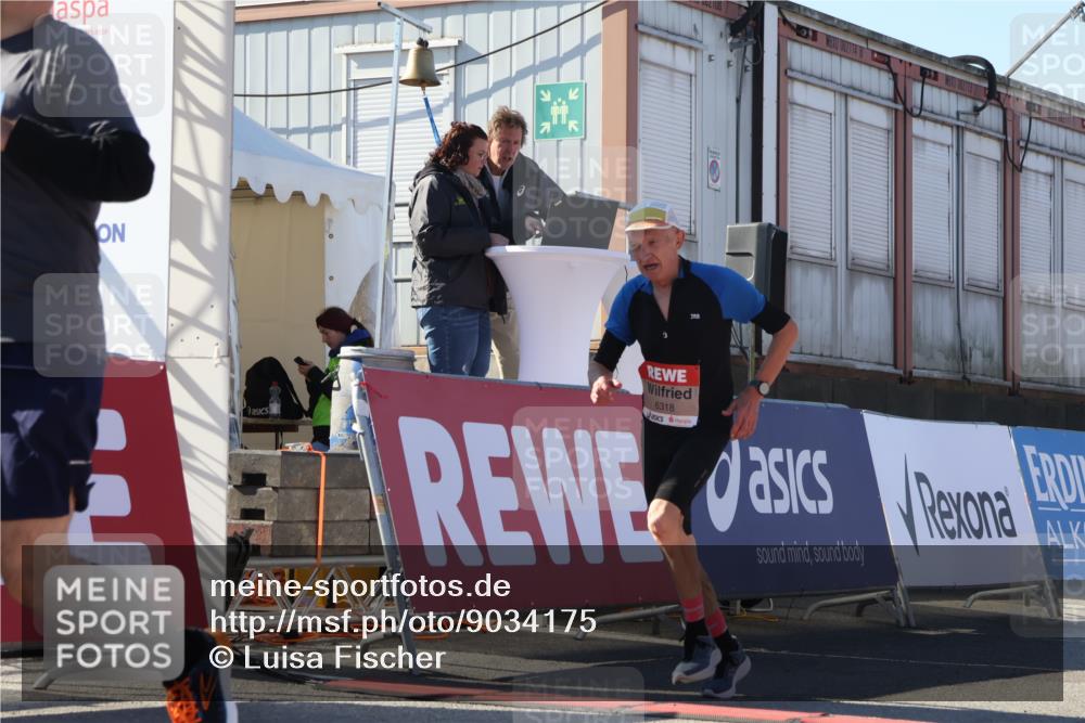 03.10.2025 - Köhlbrandbrückenlauf Luisa Fischer http://msf.ph/oto/9034175 03.10.2025 13:14:03 Ziel 4188, 4306, 4313, 4612, 4785, 4868, 5078, 5700, 5727, 6125, 6227, 6318, 6766 meine-sportfotos.de