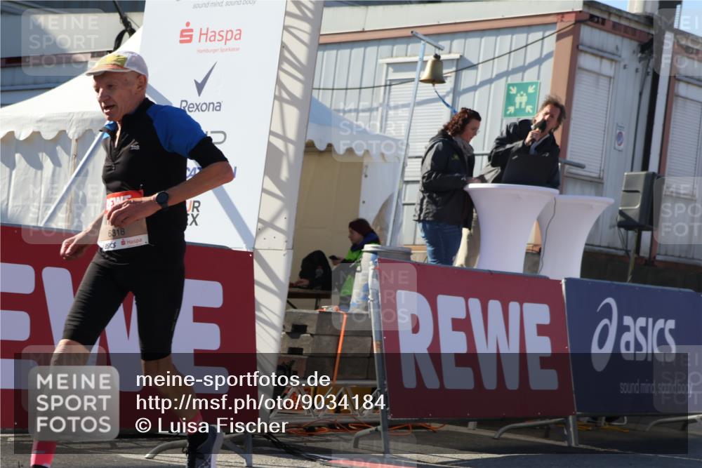 03.10.2025 - Köhlbrandbrückenlauf Luisa Fischer http://msf.ph/oto/9034184 03.10.2025 13:14:05 Ziel 4188, 4306, 4313, 4612, 4785, 4868, 5700, 5727, 6318, 6766 meine-sportfotos.de