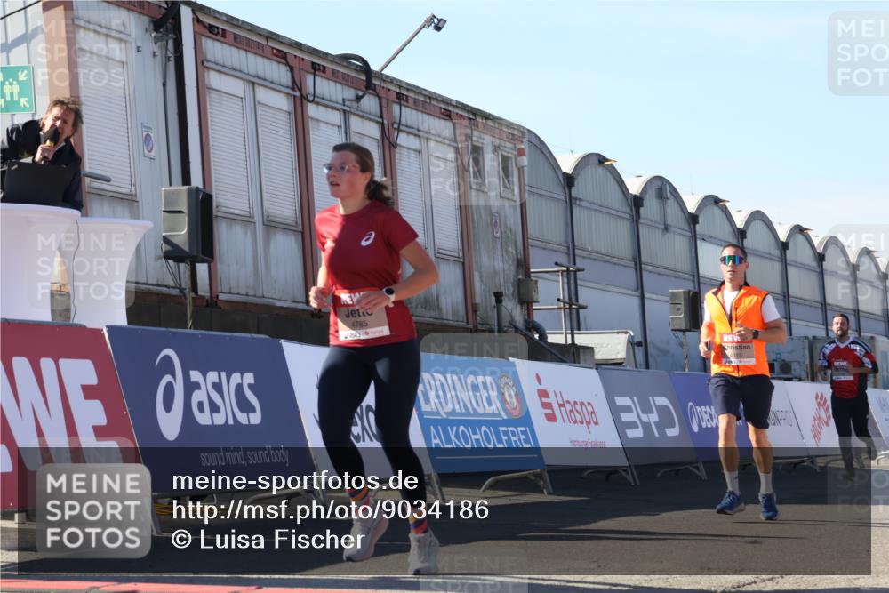 03.10.2025 - Köhlbrandbrückenlauf Luisa Fischer http://msf.ph/oto/9034186 03.10.2025 13:14:06 Ziel 4306, 4313, 4728, 4785, 4809, 4868, 5700, 5727, 6318, 6766 meine-sportfotos.de