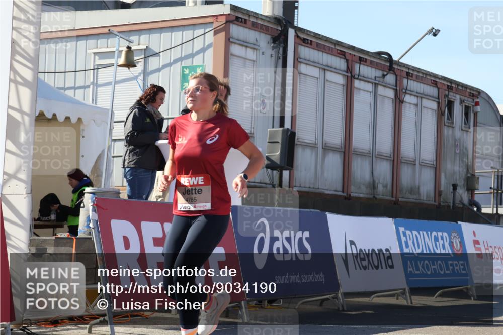 03.10.2025 - Köhlbrandbrückenlauf Luisa Fischer http://msf.ph/oto/9034190 03.10.2025 13:14:06 Ziel 4306, 4313, 4728, 4785, 4809, 4868, 5700, 5727, 6318, 6766 meine-sportfotos.de