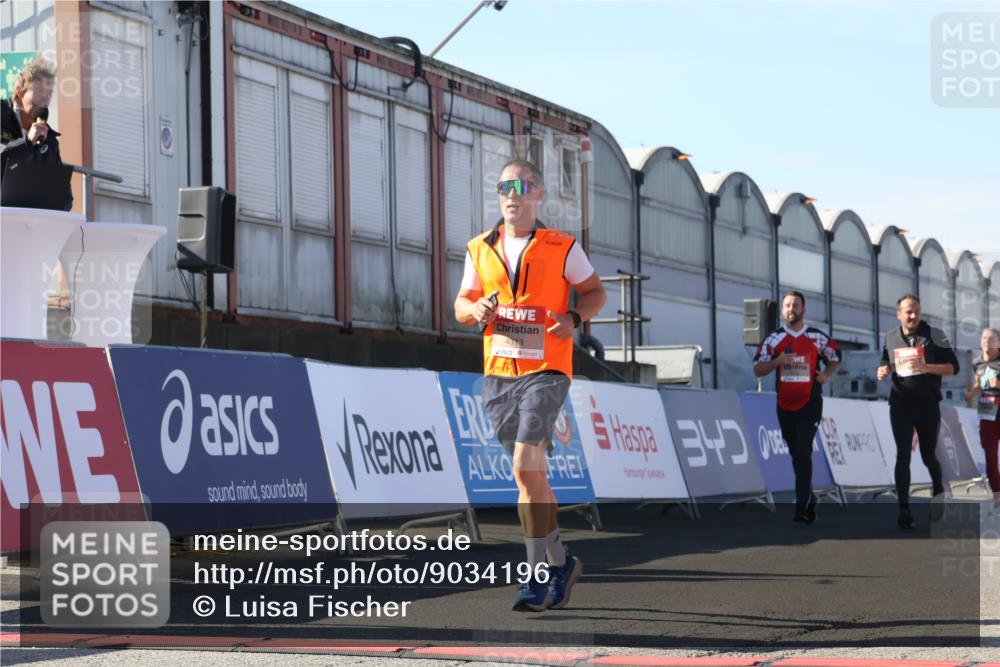 03.10.2025 - Köhlbrandbrückenlauf Luisa Fischer http://msf.ph/oto/9034196 03.10.2025 13:14:07 Ziel 4313, 4728, 4785, 4809, 4868, 5727, 6318, 6766 meine-sportfotos.de