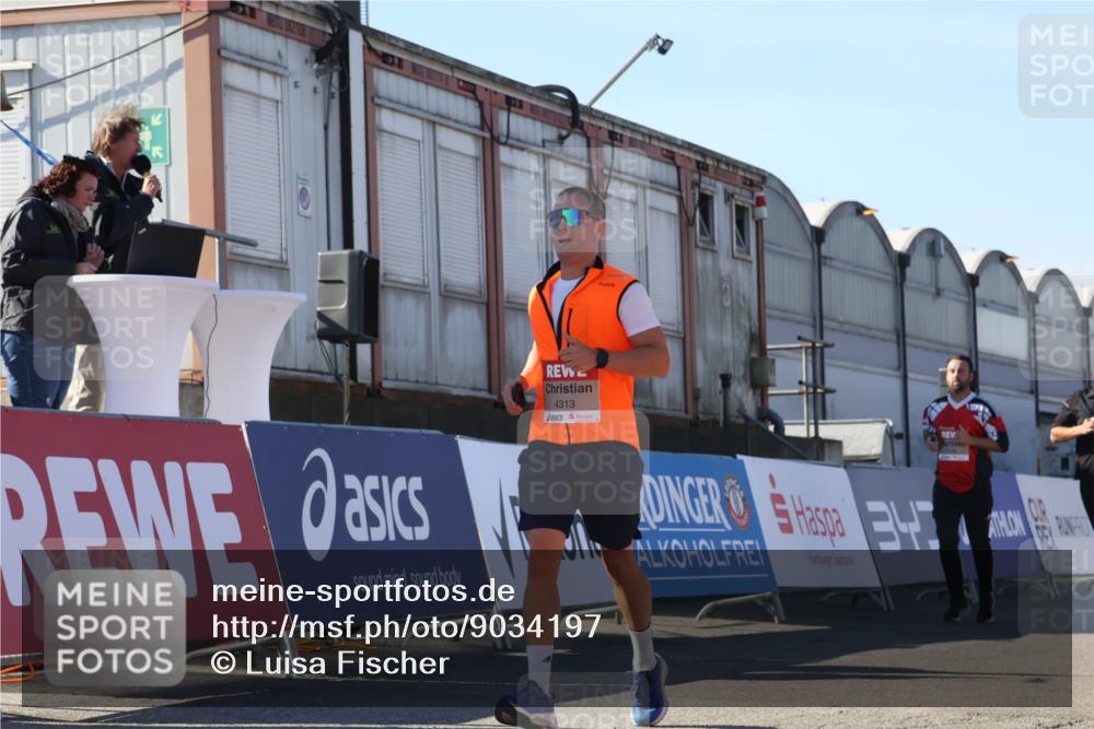 03.10.2025 - Köhlbrandbrückenlauf Luisa Fischer http://msf.ph/oto/9034197 03.10.2025 13:14:08 Ziel 4313, 4641, 4728, 4785, 4809, 5727, 6318, 6766 meine-sportfotos.de