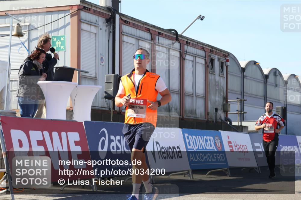 03.10.2025 - Köhlbrandbrückenlauf Luisa Fischer http://msf.ph/oto/9034200 03.10.2025 13:14:08 Ziel 4313, 4641, 4728, 4785, 4809, 5727, 6318, 6766 meine-sportfotos.de