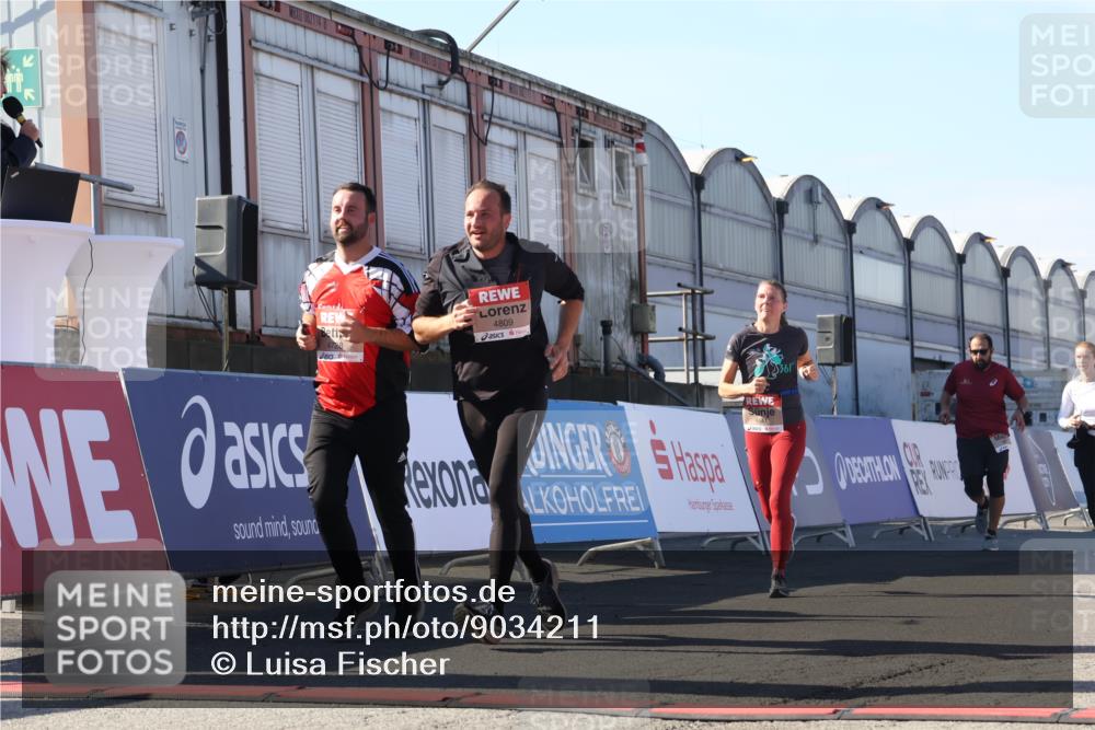 03.10.2025 - Köhlbrandbrückenlauf Luisa Fischer http://msf.ph/oto/9034211 03.10.2025 13:14:11 Ziel 4313, 4437, 4569, 4641, 4728, 4785, 4809, 4888, 5727, 6318, 6327, 6418, 6735 meine-sportfotos.de