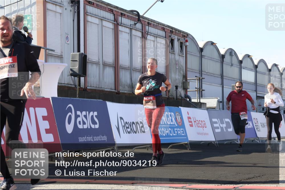 03.10.2025 - Köhlbrandbrückenlauf Luisa Fischer http://msf.ph/oto/9034219 03.10.2025 13:14:12 Ziel 4313, 4437, 4569, 4641, 4728, 4776, 4785, 4809, 4888, 5727, 6318, 6327, 6418, 6735 meine-sportfotos.de