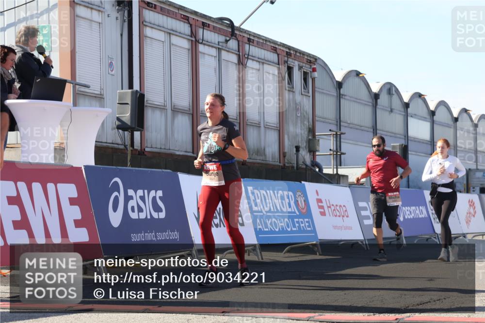 03.10.2025 - Köhlbrandbrückenlauf Luisa Fischer http://msf.ph/oto/9034221 03.10.2025 13:14:12 Ziel 4313, 4437, 4569, 4641, 4728, 4776, 4785, 4809, 4888, 5727, 6318, 6327, 6418, 6735 meine-sportfotos.de