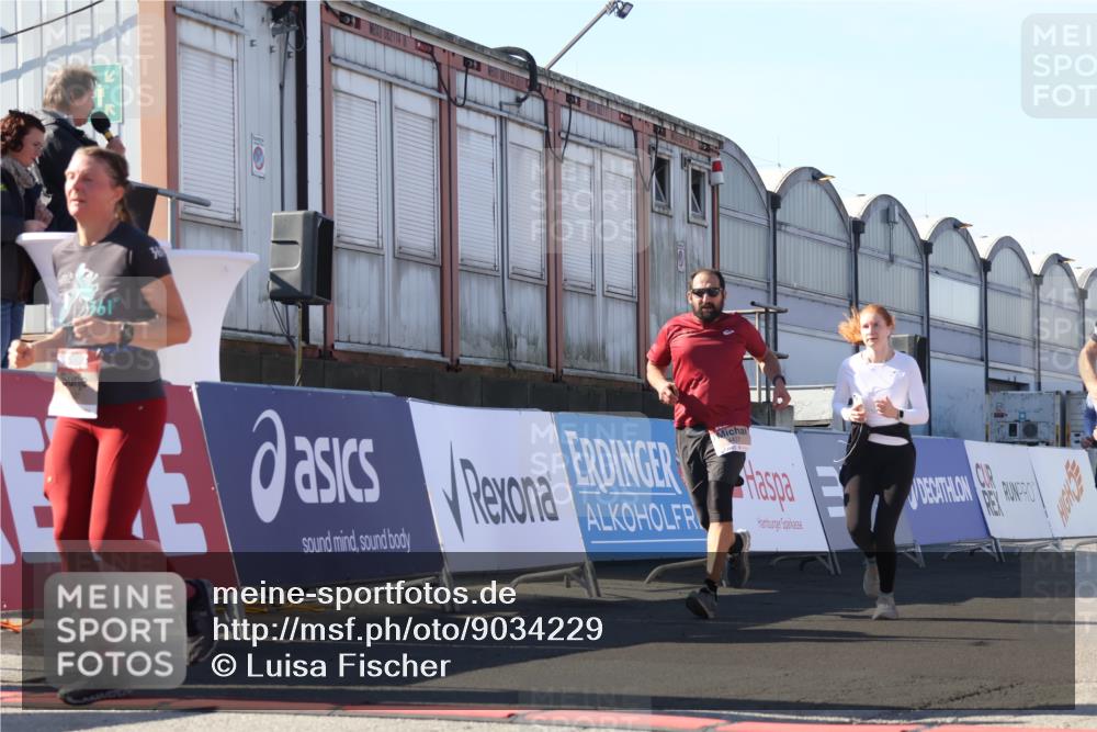 03.10.2025 - Köhlbrandbrückenlauf Luisa Fischer http://msf.ph/oto/9034229 03.10.2025 13:14:13 Ziel 4313, 4437, 4569, 4641, 4728, 4776, 4785, 4809, 4888, 5282, 5727, 6318, 6327, 6418, 6735 meine-sportfotos.de
