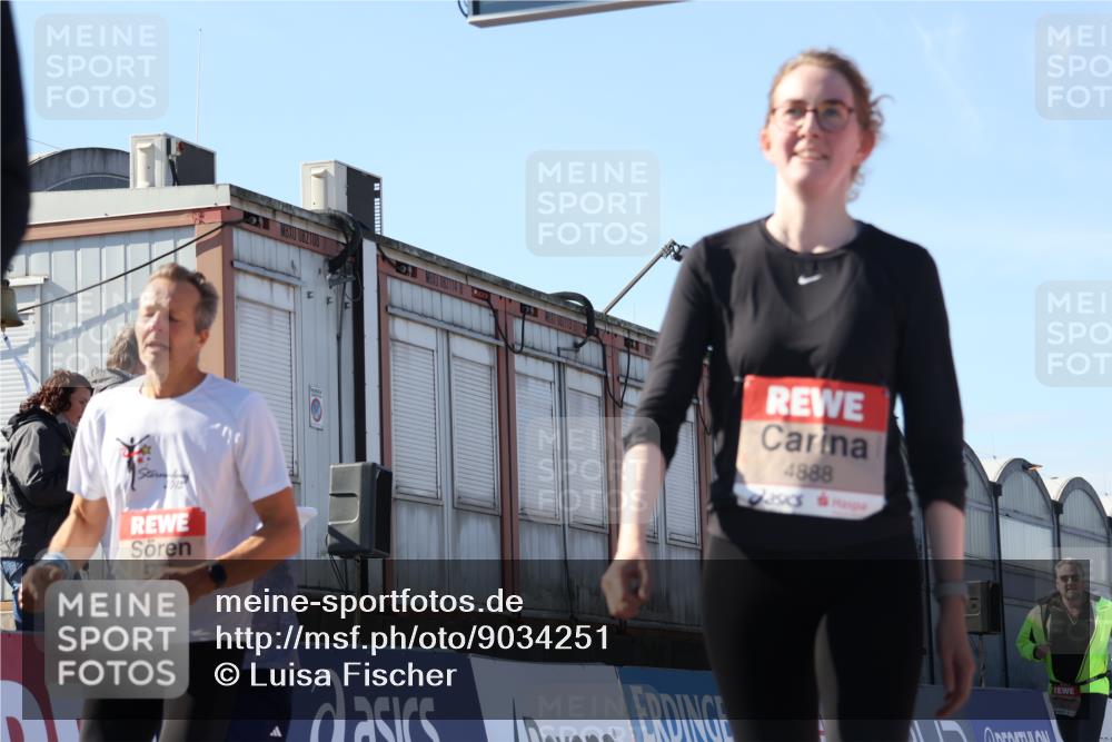 03.10.2025 - Köhlbrandbrückenlauf Luisa Fischer http://msf.ph/oto/9034251 03.10.2025 13:14:18 Ziel 4313, 4437, 4569, 4641, 4728, 4776, 4809, 4888, 5282, 6012, 6327, 6418, 6512, 6735 meine-sportfotos.de