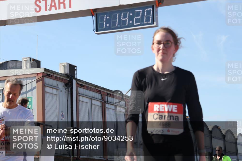 03.10.2025 - Köhlbrandbrückenlauf Luisa Fischer http://msf.ph/oto/9034253 03.10.2025 13:14:19 Ziel 4313, 4426, 4437, 4569, 4641, 4728, 4776, 4809, 4888, 5282, 6012, 6327, 6418, 6512, 6735 meine-sportfotos.de