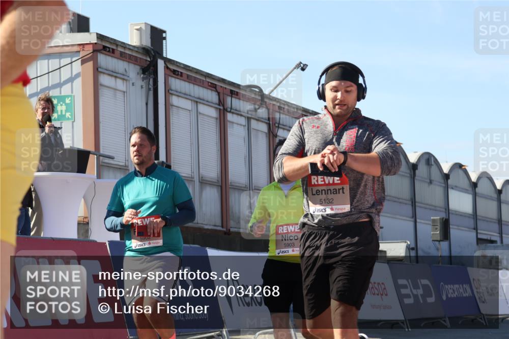 03.10.2025 - Köhlbrandbrückenlauf Luisa Fischer http://msf.ph/oto/9034268 03.10.2025 13:14:27 Ziel 4259, 4400, 4426, 4569, 4776, 4888, 5132, 5282, 5782, 5805, 5902, 5903, 6012, 6327, 6512 meine-sportfotos.de