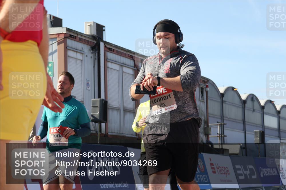03.10.2025 - Köhlbrandbrückenlauf Luisa Fischer http://msf.ph/oto/9034269 03.10.2025 13:14:27 Ziel 4259, 4400, 4426, 4569, 4776, 4888, 5132, 5282, 5782, 5805, 5902, 5903, 6012, 6327, 6512 meine-sportfotos.de