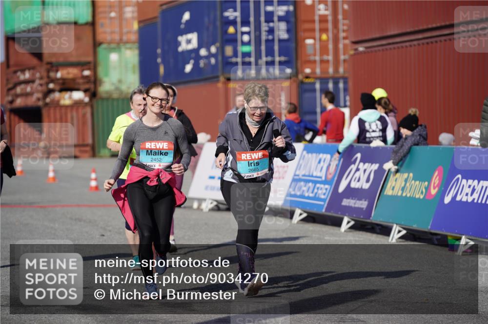 03.10.2025 - Köhlbrandbrückenlauf Michael Burmester http://msf.ph/oto/9034270 03.10.2025 10:43:10 Ziel 2452, 2665, 3289, 3290, 3822 meine-sportfotos.de
