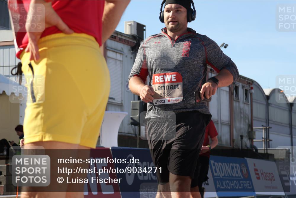 03.10.2025 - Köhlbrandbrückenlauf Luisa Fischer http://msf.ph/oto/9034271 03.10.2025 13:14:27 Ziel 4259, 4400, 4426, 4569, 4776, 4888, 5132, 5282, 5782, 5805, 5902, 5903, 6012, 6327, 6512 meine-sportfotos.de