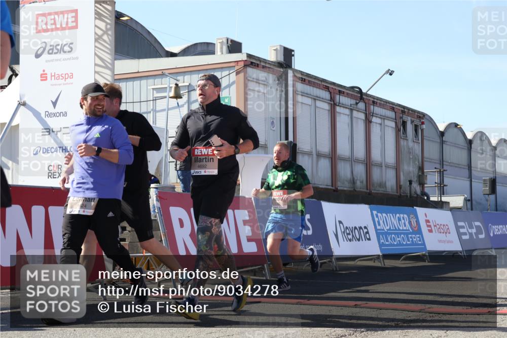 03.10.2025 - Köhlbrandbrückenlauf Luisa Fischer http://msf.ph/oto/9034278 03.10.2025 13:14:40 Ziel 4259, 4400, 4424, 4509, 4684, 4692, 4788, 4869, 5249, 5682, 5686, 5711, 5782, 6316, 6448, 6849 meine-sportfotos.de