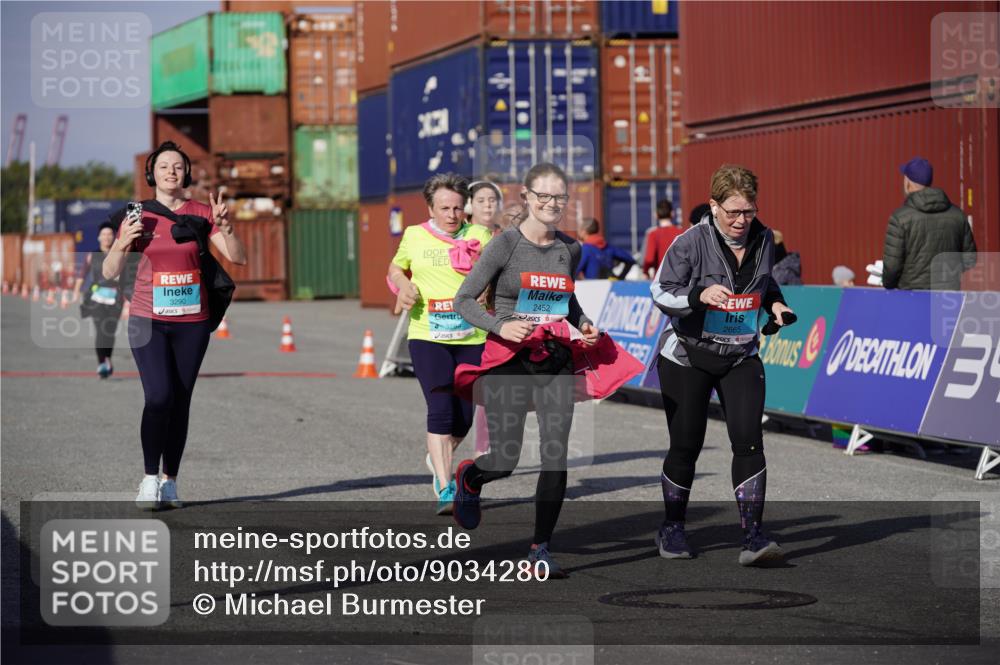 03.10.2025 - Köhlbrandbrückenlauf Michael Burmester http://msf.ph/oto/9034280 03.10.2025 10:43:11 Ziel 2452, 2665, 3289, 3290, 3822 meine-sportfotos.de