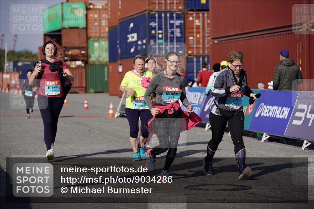 03.10.2025 - Köhlbrandbrückenlauf Michael Burmester http://msf.ph/oto/9034286 03.10.2025 10:43:11 Ziel 2452, 2665, 3289, 3290, 3822 meine-sportfotos.de