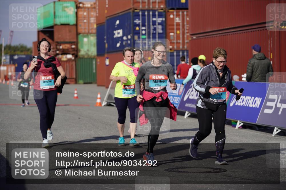 03.10.2025 - Köhlbrandbrückenlauf Michael Burmester http://msf.ph/oto/9034292 03.10.2025 10:43:11 Ziel 2452, 2665, 3289, 3290, 3822 meine-sportfotos.de