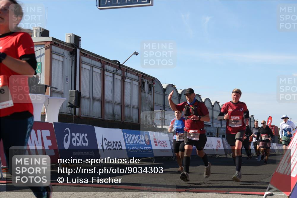 03.10.2025 - Köhlbrandbrückenlauf Luisa Fischer http://msf.ph/oto/9034303 03.10.2025 13:14:44 Ziel 4202, 4224, 4424, 4509, 4533, 4684, 4692, 4788, 4869, 4890, 5249, 5682, 5686, 5711, 5760, 5761, 5814, 6316, 6344, 6448, 6849 meine-sportfotos.de