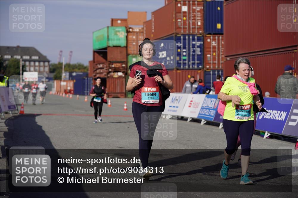 03.10.2025 - Köhlbrandbrückenlauf Michael Burmester http://msf.ph/oto/9034313 03.10.2025 10:43:13 Ziel 2452, 2665, 2795, 3289, 3290, 3822 meine-sportfotos.de