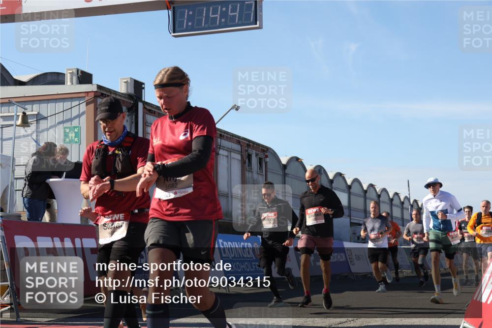 03.10.2025 - Köhlbrandbrückenlauf Luisa Fischer http://msf.ph/oto/9034315 03.10.2025 13:14:46 Ziel 4202, 4224, 4424, 4533, 4684, 4692, 4788, 4869, 4890, 5249, 5525, 5535, 5682, 5686, 5711, 5760, 5761, 5814, 6316, 6344, 6448, 6849 meine-sportfotos.de