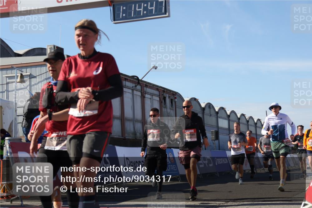 03.10.2025 - Köhlbrandbrückenlauf Luisa Fischer http://msf.ph/oto/9034317 03.10.2025 13:14:46 Ziel 4202, 4224, 4424, 4533, 4684, 4692, 4788, 4869, 4890, 5249, 5525, 5535, 5682, 5686, 5711, 5760, 5761, 5814, 6316, 6344, 6448, 6849 meine-sportfotos.de