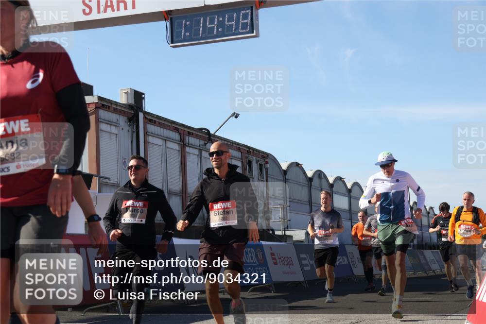 03.10.2025 - Köhlbrandbrückenlauf Luisa Fischer http://msf.ph/oto/9034321 03.10.2025 13:14:47 Ziel 4202, 4224, 4424, 4533, 4684, 4692, 4788, 4869, 4890, 5525, 5535, 5682, 5686, 5711, 5760, 5761, 5814, 6316, 6344, 6448, 6849 meine-sportfotos.de