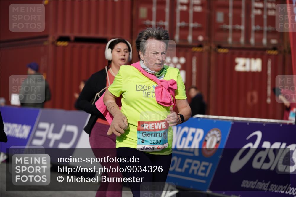 03.10.2025 - Köhlbrandbrückenlauf Michael Burmester http://msf.ph/oto/9034326 03.10.2025 10:43:15 Ziel 2452, 2665, 2795, 3289, 3290, 3822 meine-sportfotos.de
