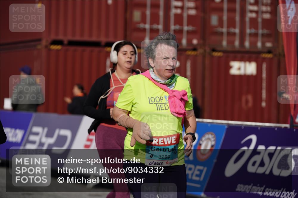 03.10.2025 - Köhlbrandbrückenlauf Michael Burmester http://msf.ph/oto/9034332 03.10.2025 10:43:15 Ziel 2452, 2665, 2795, 3289, 3290, 3822 meine-sportfotos.de