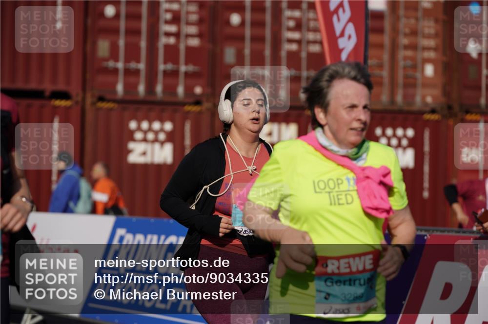 03.10.2025 - Köhlbrandbrückenlauf Michael Burmester http://msf.ph/oto/9034335 03.10.2025 10:43:16 Ziel 2795, 3289, 3290, 3822 meine-sportfotos.de