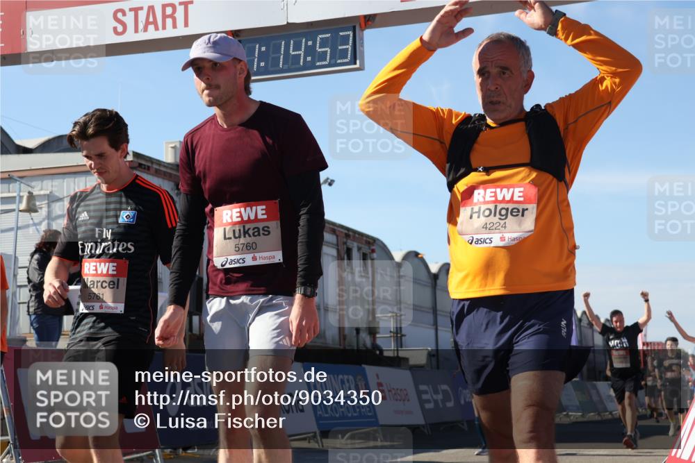 03.10.2025 - Köhlbrandbrückenlauf Luisa Fischer http://msf.ph/oto/9034350 03.10.2025 13:14:52 Ziel 4202, 4224, 4232, 4406, 4533, 4869, 4890, 5054, 5525, 5535, 5682, 5686, 5711, 5760, 5761, 5814, 6017, 6129, 6293, 6344, 6815 meine-sportfotos.de