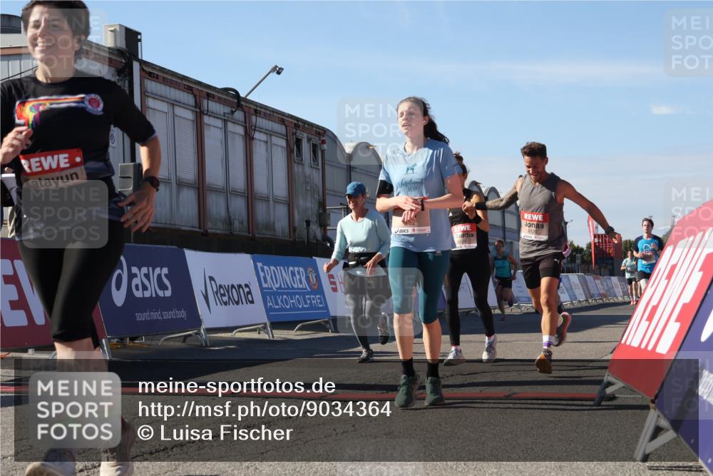 03.10.2025 - Köhlbrandbrückenlauf Luisa Fischer http://msf.ph/oto/9034364 03.10.2025 13:14:57 Ziel 4202, 4224, 4232, 4282, 4406, 4533, 4784, 4890, 5054, 5173, 5525, 5535, 5737, 5760, 5761, 5814, 6017, 6128, 6129, 6293, 6344, 6454, 6815 meine-sportfotos.de