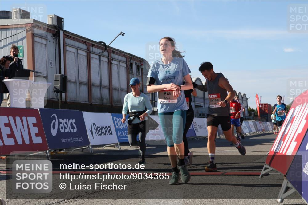 03.10.2025 - Köhlbrandbrückenlauf Luisa Fischer http://msf.ph/oto/9034365 03.10.2025 13:14:57 Ziel 4202, 4224, 4232, 4282, 4406, 4533, 4784, 4890, 5054, 5173, 5525, 5535, 5737, 5760, 5761, 5814, 6017, 6128, 6129, 6293, 6344, 6454, 6815 meine-sportfotos.de