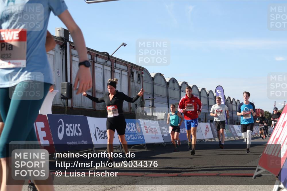 03.10.2025 - Köhlbrandbrückenlauf Luisa Fischer http://msf.ph/oto/9034376 03.10.2025 13:14:59 Ziel 4224, 4232, 4244, 4282, 4406, 4784, 4890, 5054, 5173, 5525, 5535, 5737, 5760, 5761, 5814, 6017, 6128, 6129, 6293, 6454, 6810, 6815 meine-sportfotos.de