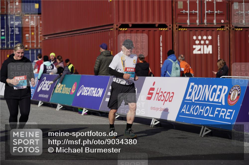 03.10.2025 - Köhlbrandbrückenlauf Michael Burmester http://msf.ph/oto/9034380 03.10.2025 10:43:33 Ziel 2425, 2565, 2753 meine-sportfotos.de