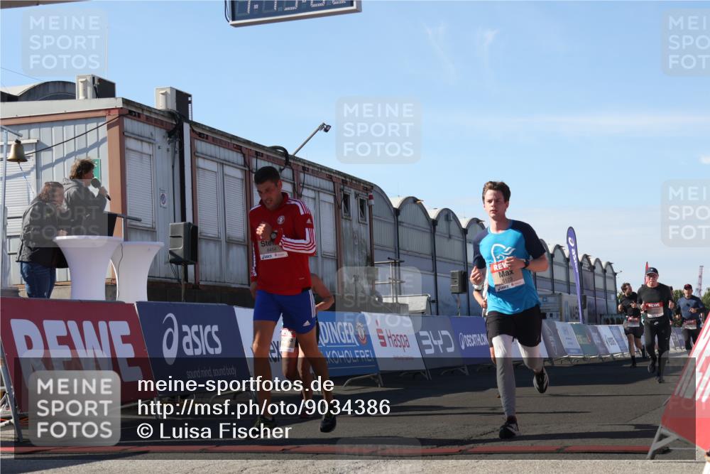 03.10.2025 - Köhlbrandbrückenlauf Luisa Fischer http://msf.ph/oto/9034386 03.10.2025 13:15:01 Ziel 4232, 4244, 4282, 4406, 4784, 5054, 5173, 5525, 5535, 5737, 6017, 6128, 6129, 6293, 6454, 6810, 6815 meine-sportfotos.de