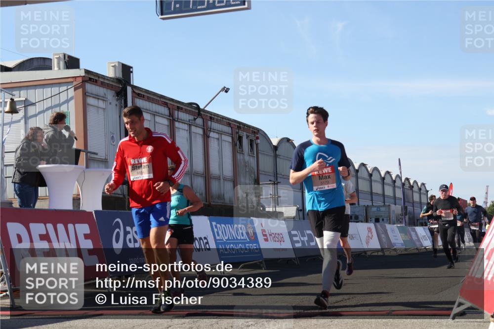 03.10.2025 - Köhlbrandbrückenlauf Luisa Fischer http://msf.ph/oto/9034389 03.10.2025 13:15:01 Ziel 4232, 4244, 4282, 4406, 4784, 5054, 5173, 5525, 5535, 5737, 6017, 6128, 6129, 6293, 6454, 6810, 6815 meine-sportfotos.de